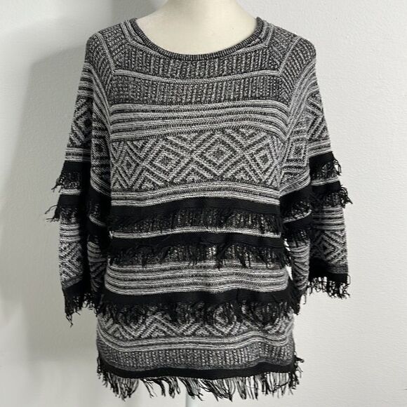 Gallarda Galante fringe geometric elbow length sweater.  Size F.  Size M. - Picture 1 of 6
